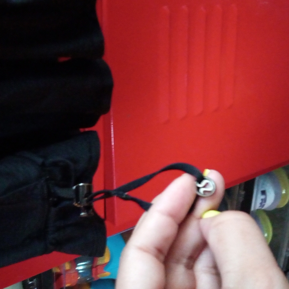 LULULEMON  black drawstring tank top with attached sports bra size 6 - Picture 3 of 8